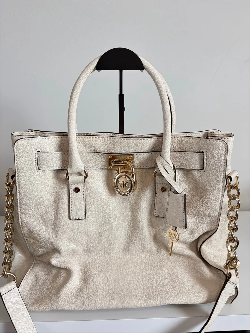 Michael Kors Hamilton Large Leather Tote in Vanilla with Gold-Tone Hardware